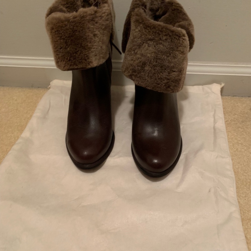 UGG authentic boots (size 8)